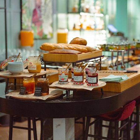Falkensteiner Boutique Hotel Prague Luaran gambar A breakfast buffet at a hotel