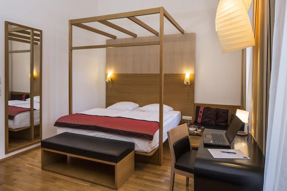 Falkensteiner Boutique Hotel Prague Luaran gambar A room at the hotel