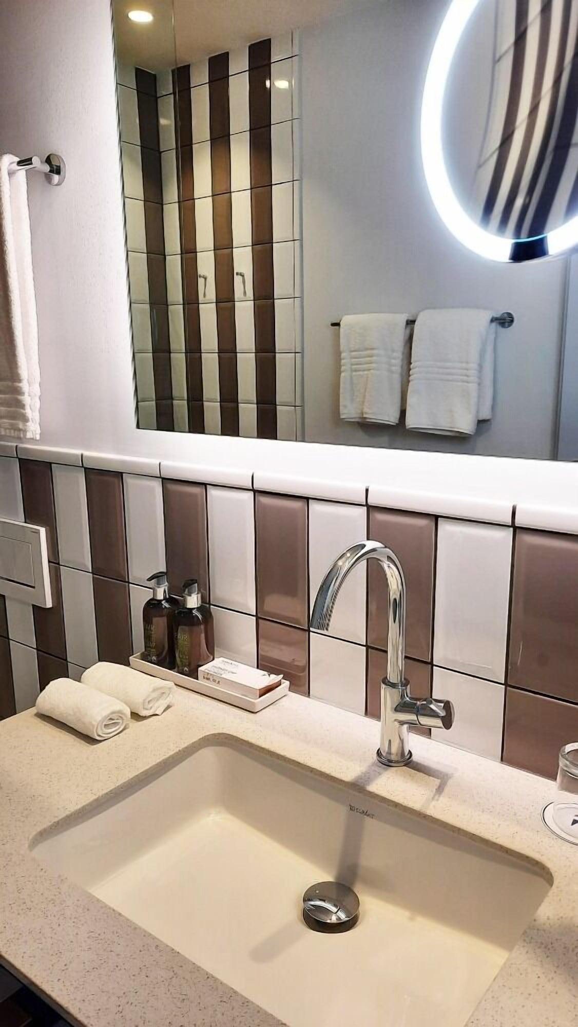 Falkensteiner Boutique Hotel Prague Luaran gambar Bathroom