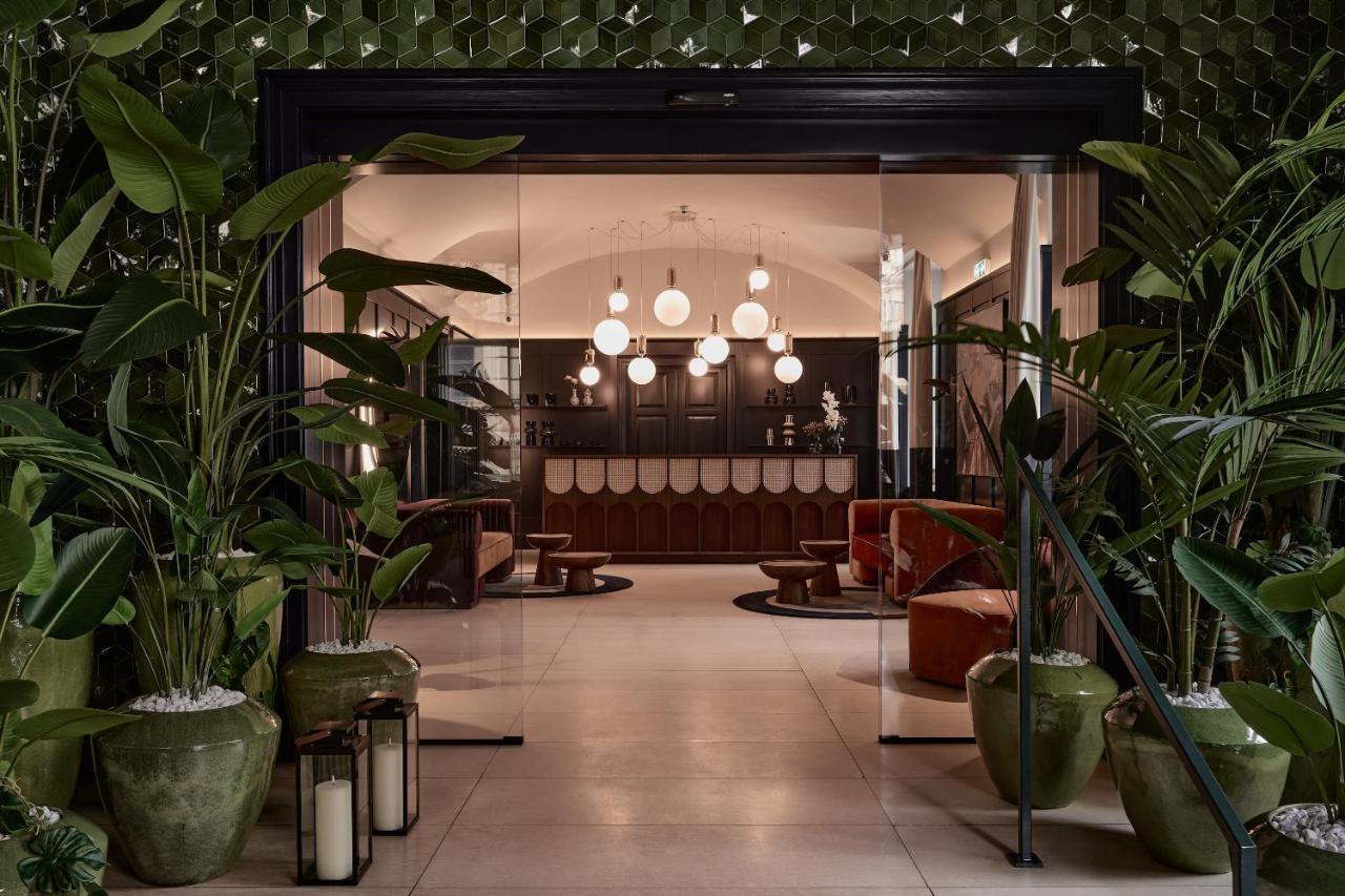 Falkensteiner Boutique Hotel Prague Luaran gambar The entrance to the hotel
