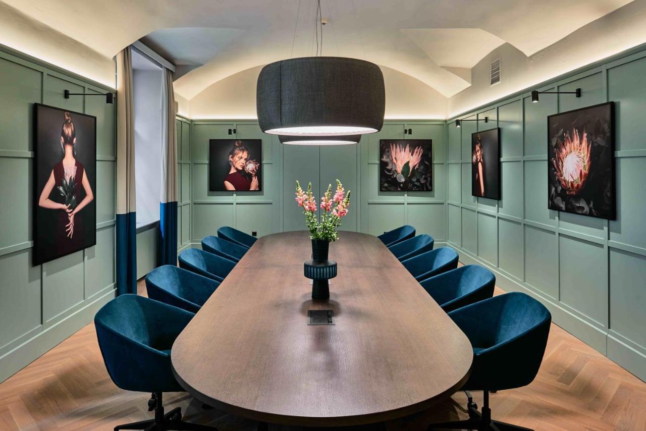 Falkensteiner Boutique Hotel Prague Luaran gambar The boardroom at the headquarters of The Drum