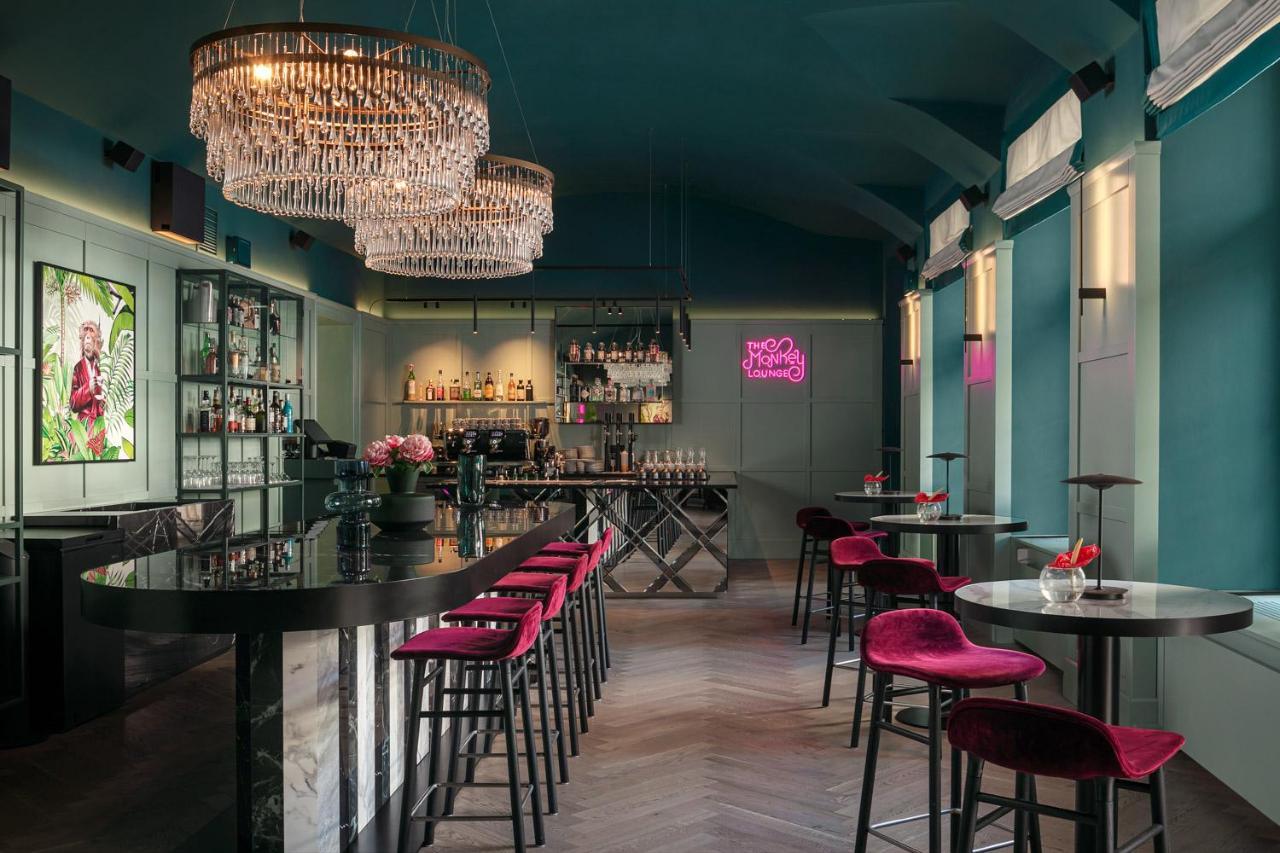 Falkensteiner Boutique Hotel Prague Luaran gambar The interior of the bar