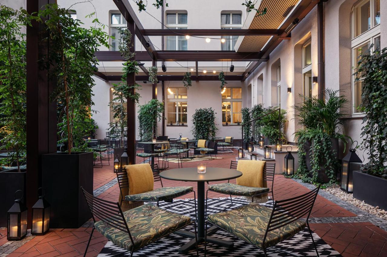 Falkensteiner Boutique Hotel Prague Luaran gambar The hotel's courtyard