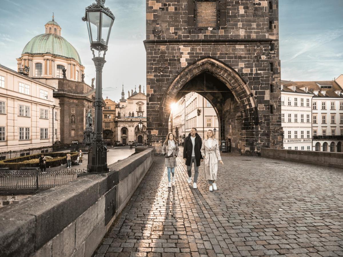Falkensteiner Boutique Hotel Prague Luaran gambar The Charles Bridge