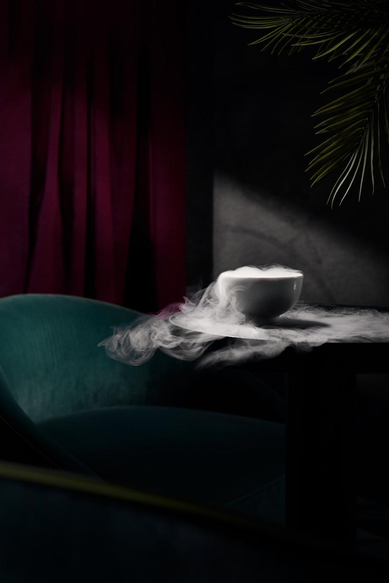 Falkensteiner Boutique Hotel Prague Luaran gambar Dry ice in a bowl