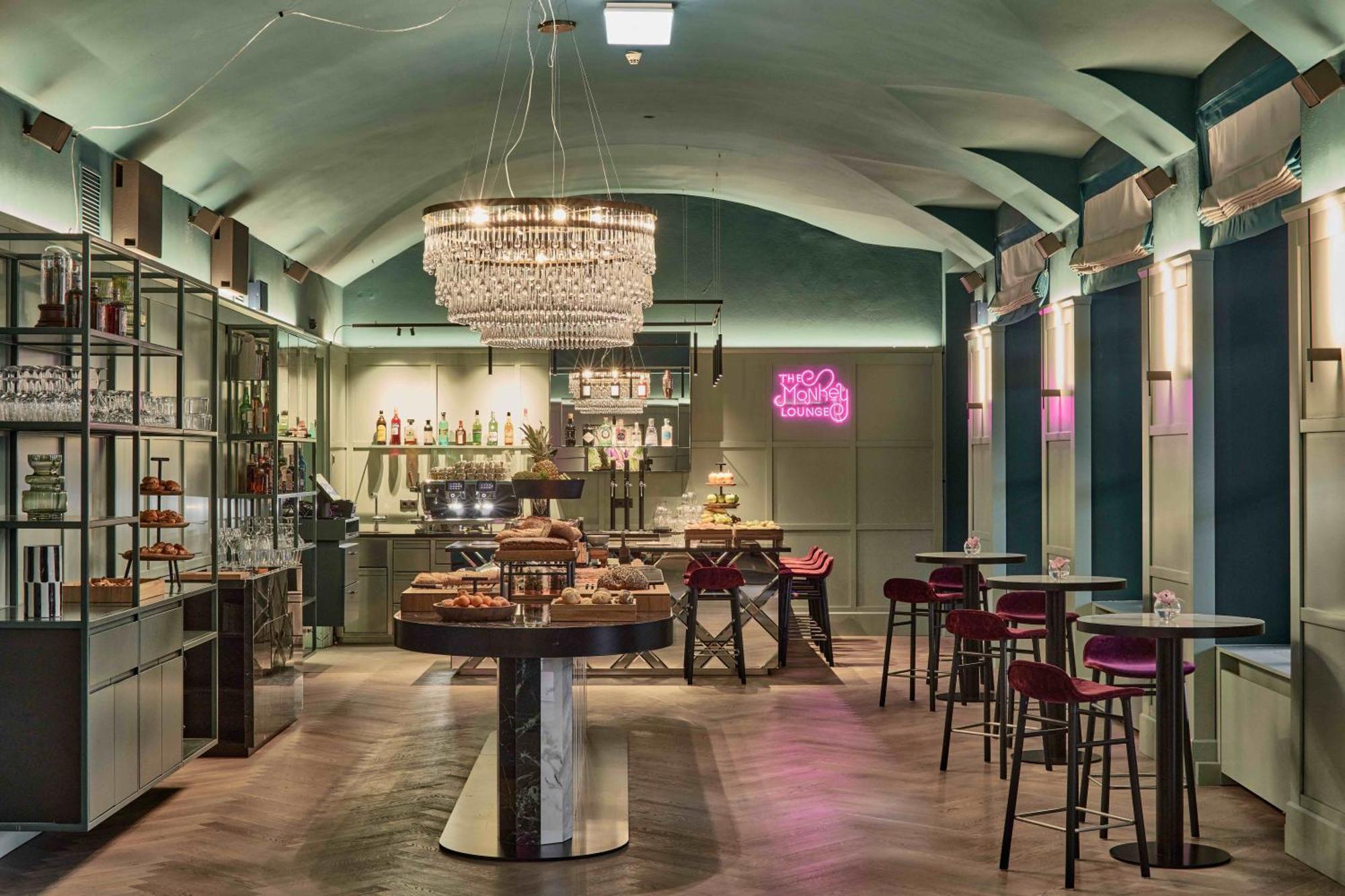 Falkensteiner Boutique Hotel Prague Luaran gambar The interior of the bar